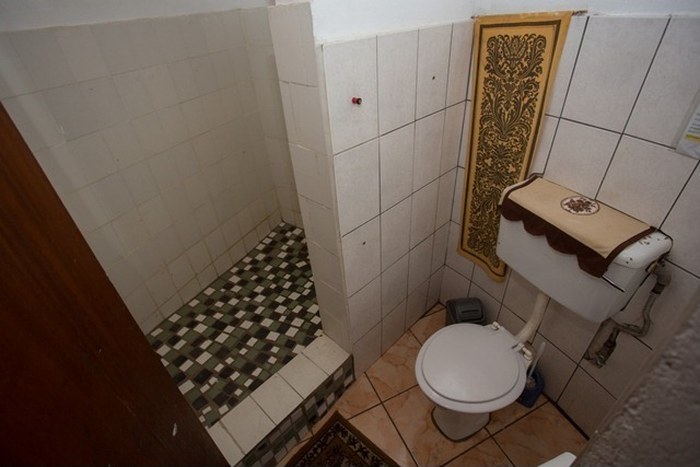 [bathroom]